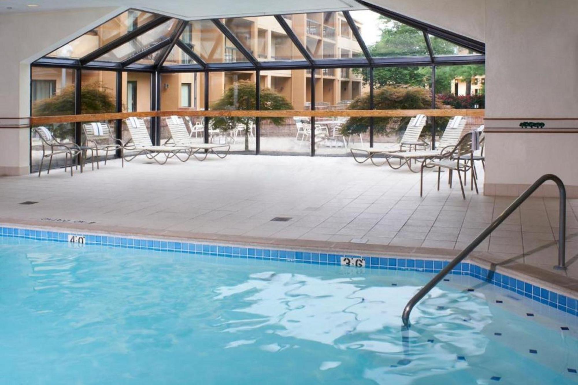 Courtyard By Marriott Lexington North Hotell Exteriör bild