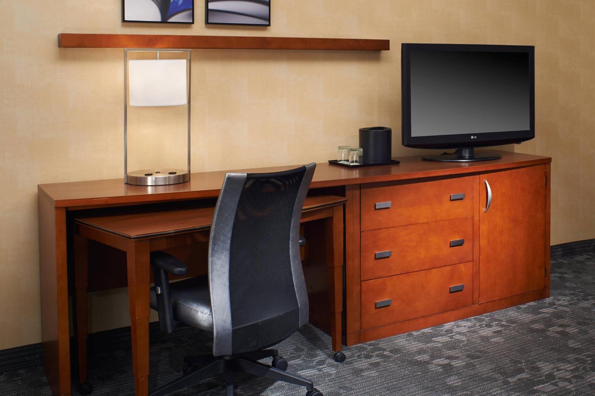 Courtyard By Marriott Lexington North Hotell Exteriör bild