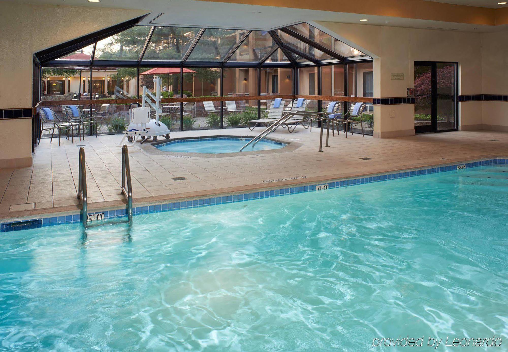 Courtyard By Marriott Lexington North Hotell Exteriör bild